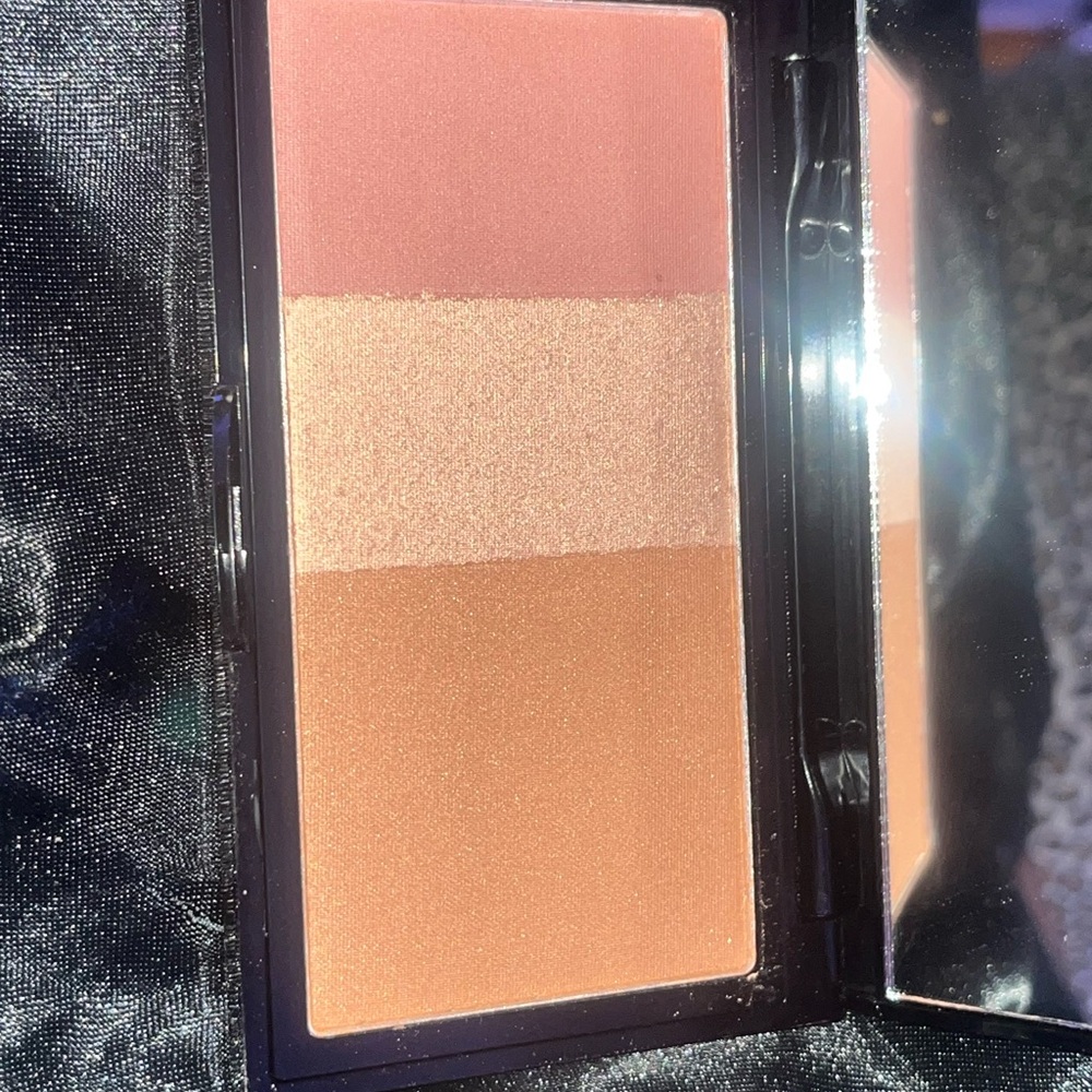 Makeover Essentials Set - Picture 10 of 15